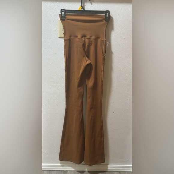 OFFLINE BY AERIE REAL ME HIGH
WAISTED CROSSOVER FLARE
LEGGING Size Small - Picture 4 of 11